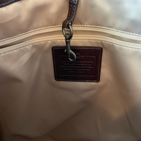 Large Leather Executive Tote - Picture 4 of 7